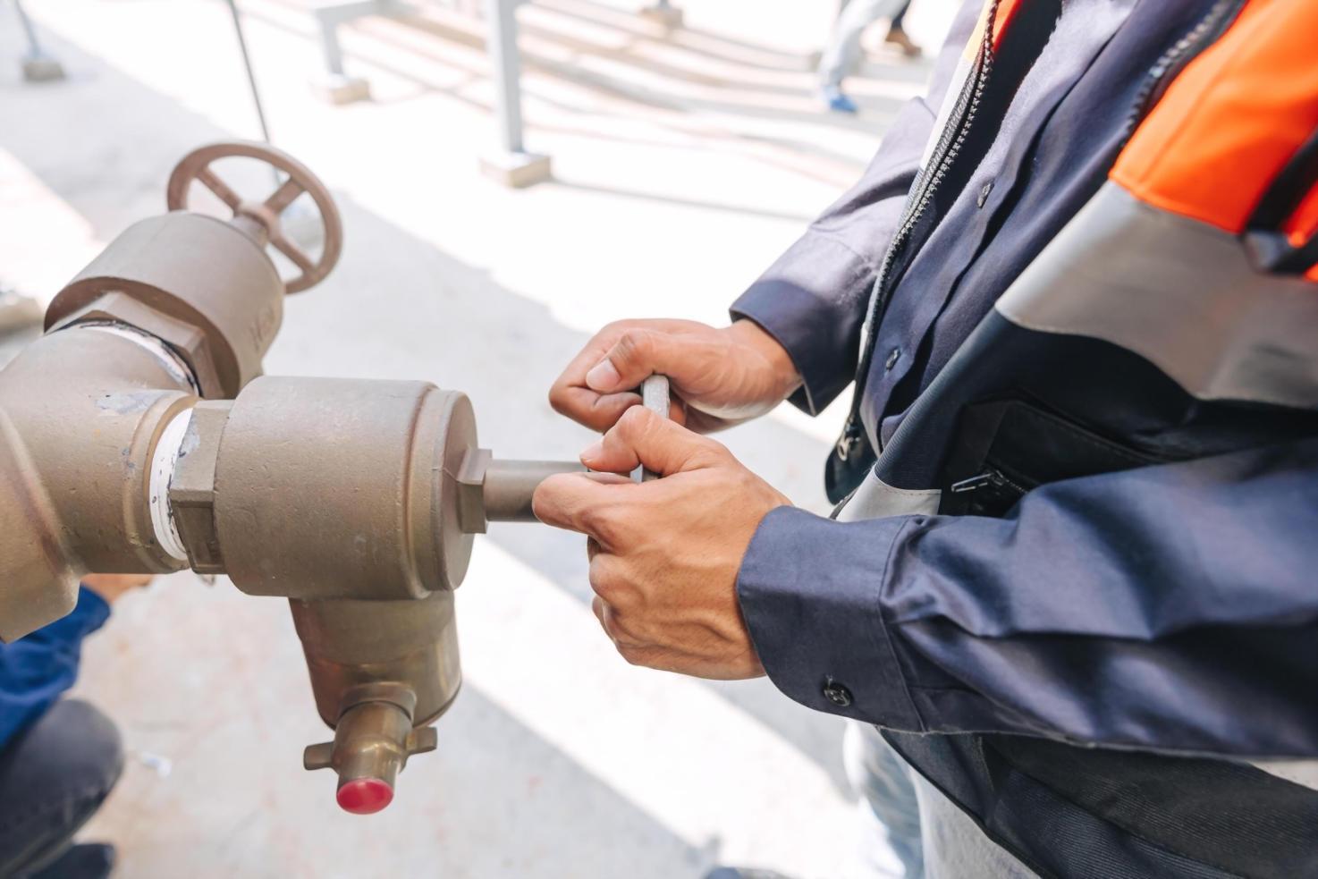 Моделирование газовых потоков в сложных геологических условиях